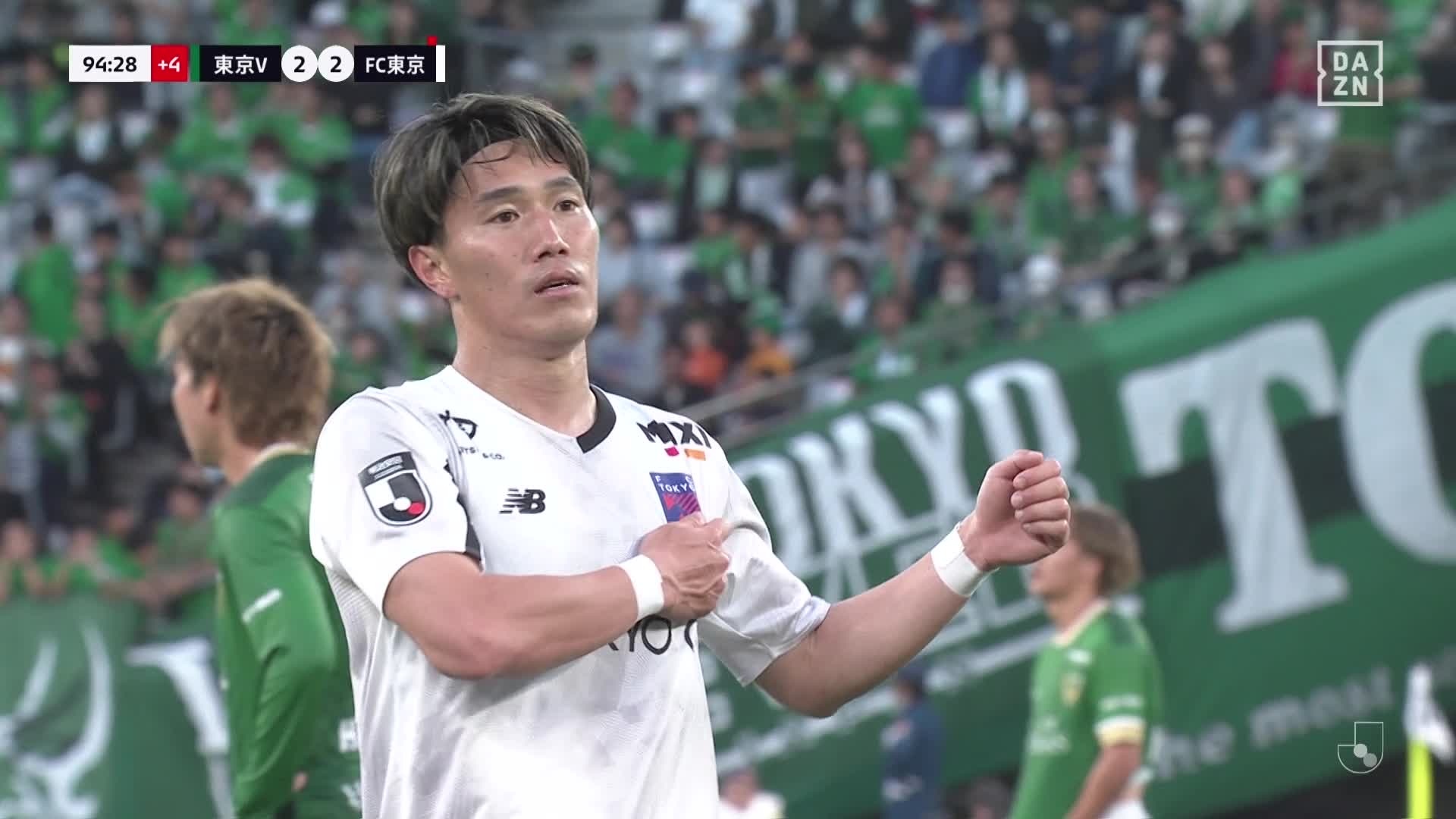 FC東京 ゲーフラ　遠藤 渓太　直筆サイン入り　22 FC東京 ゲーフラ 遠藤 渓太 直筆サイン入り 22 - メルカリ