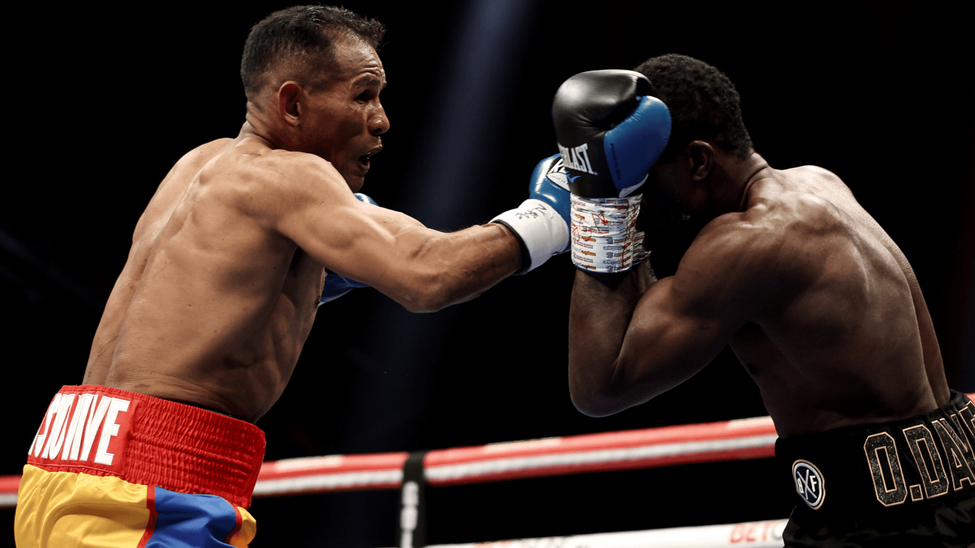 觀看Davies vs. Barroso: Full Fight 線上串流| DAZN TW