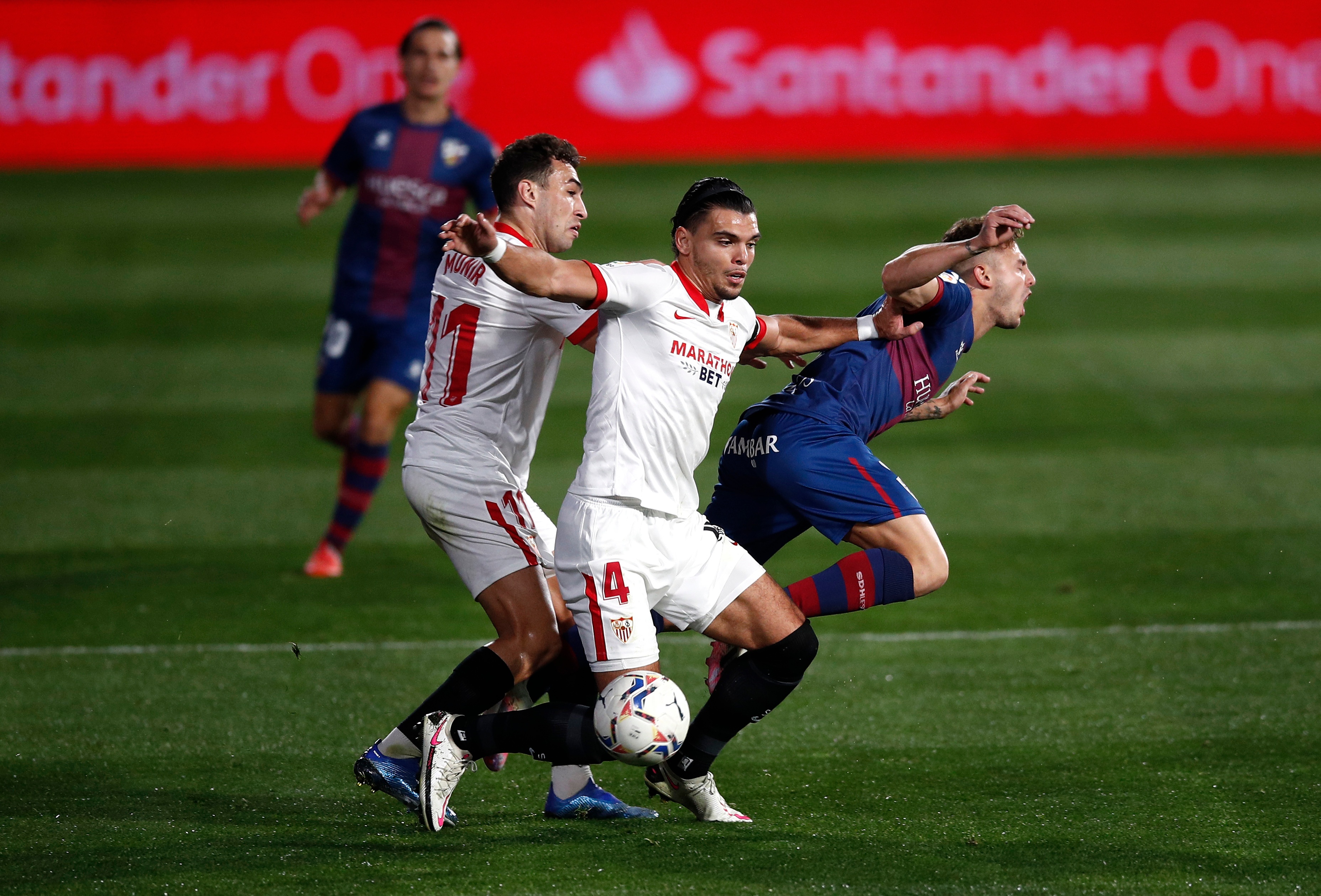 Huesca - FC Sevilla Live Stream | Gratismonat Starten | DAZN AT 