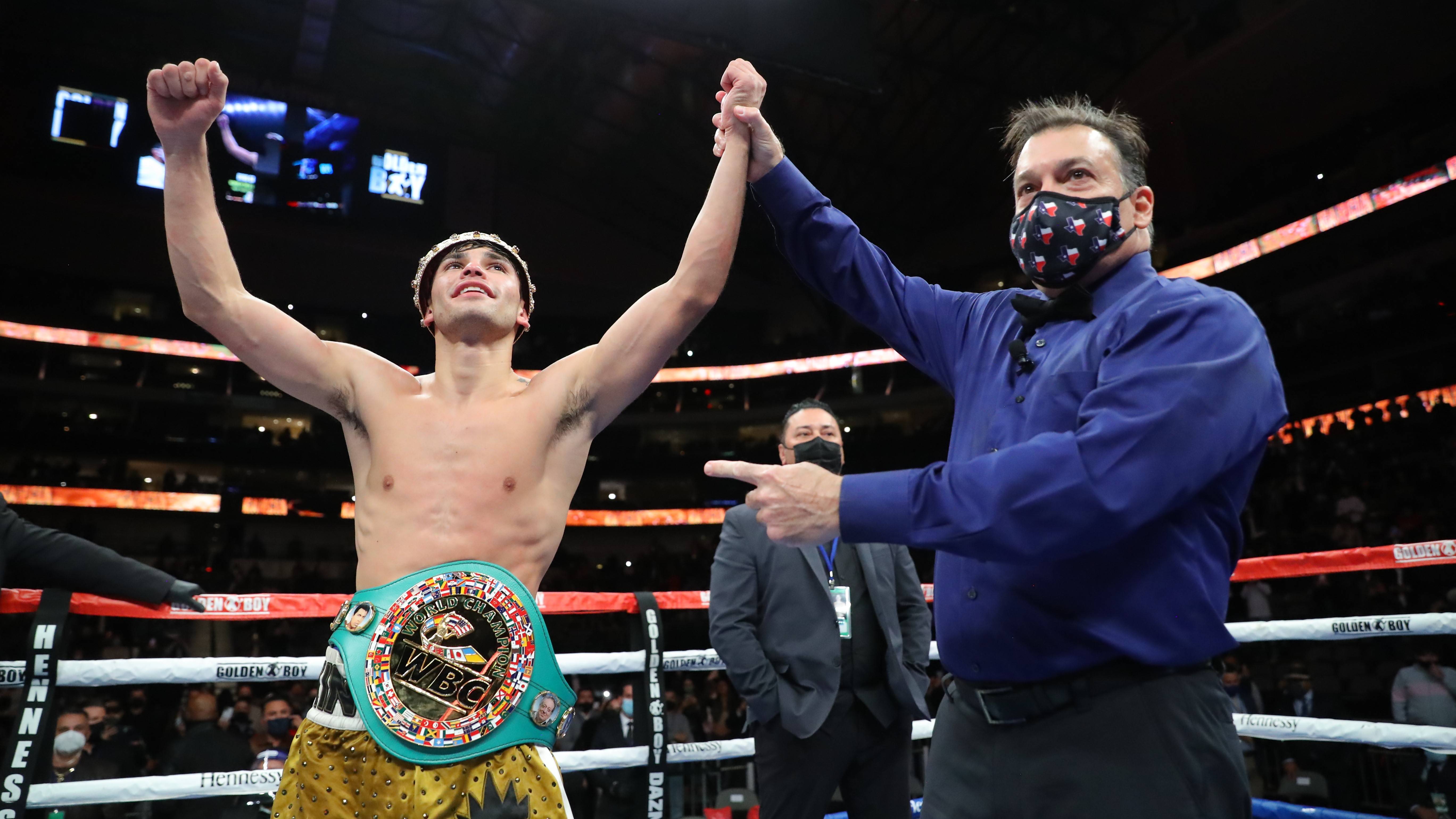 Watch The lightweight division Boxing's best Online DAZN GB