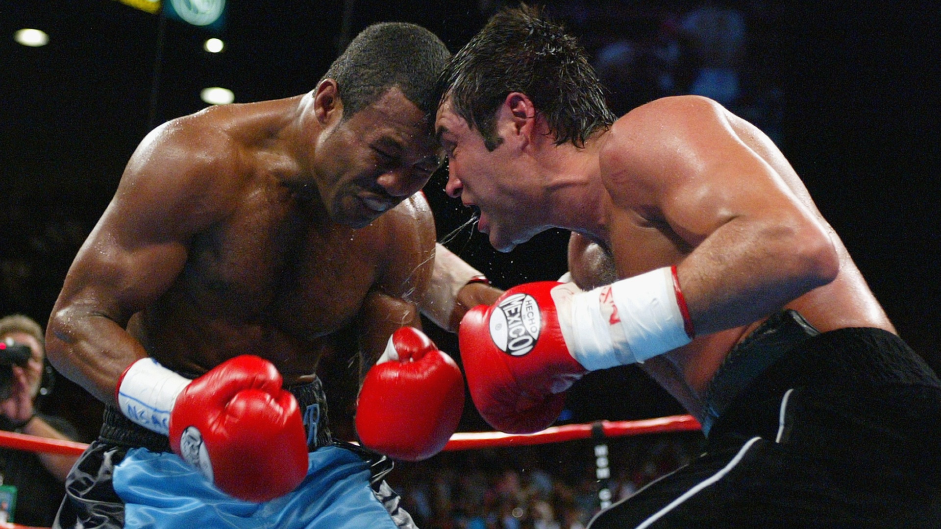 Watch De La Hoya vs. S. Mosley 2: Long-Time Rivals Face Off Once More ...
