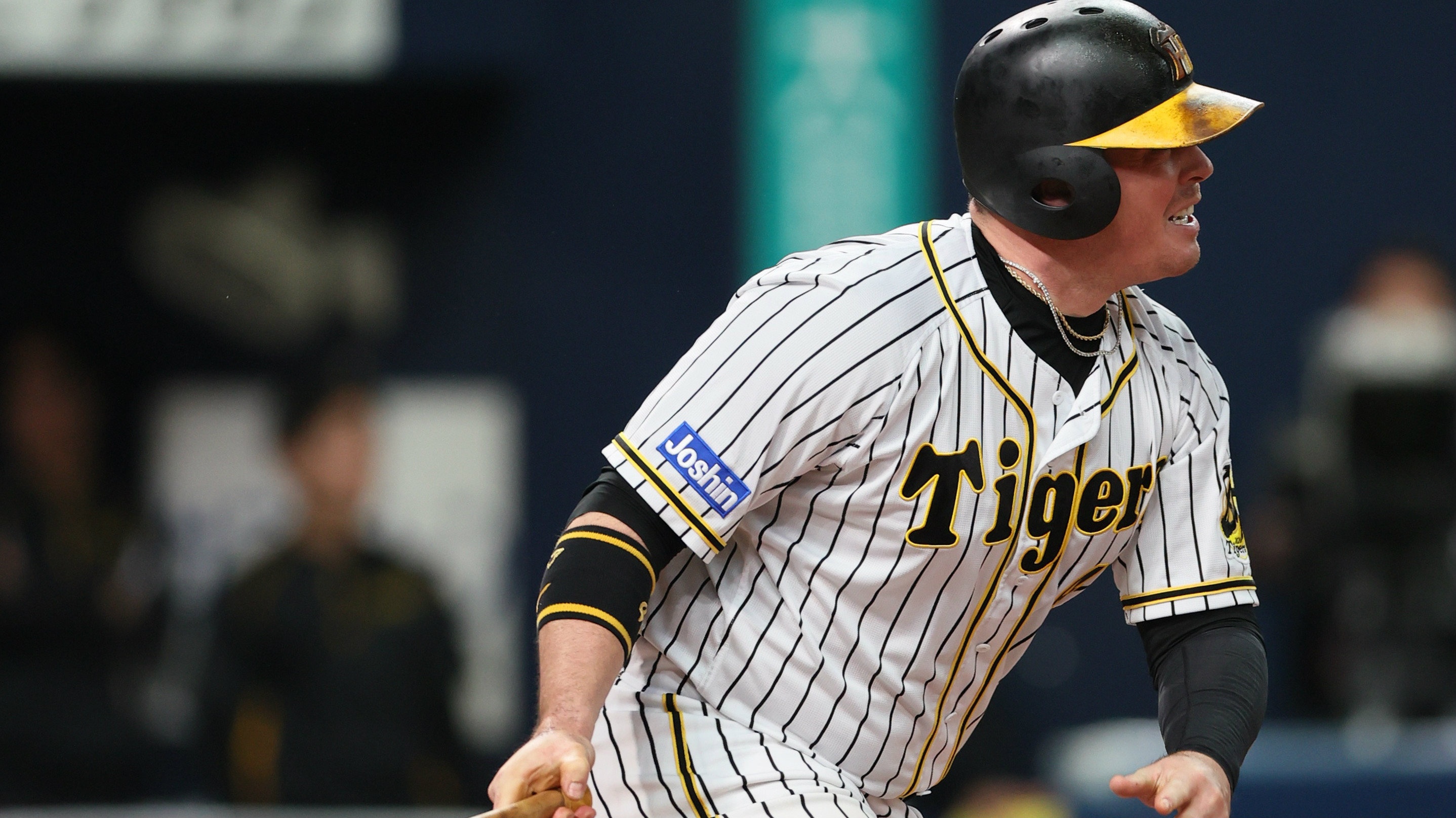 9月13日 阪神vs広島 甲子園球場 SMBCシート 1塁側 通路から2連席 野球